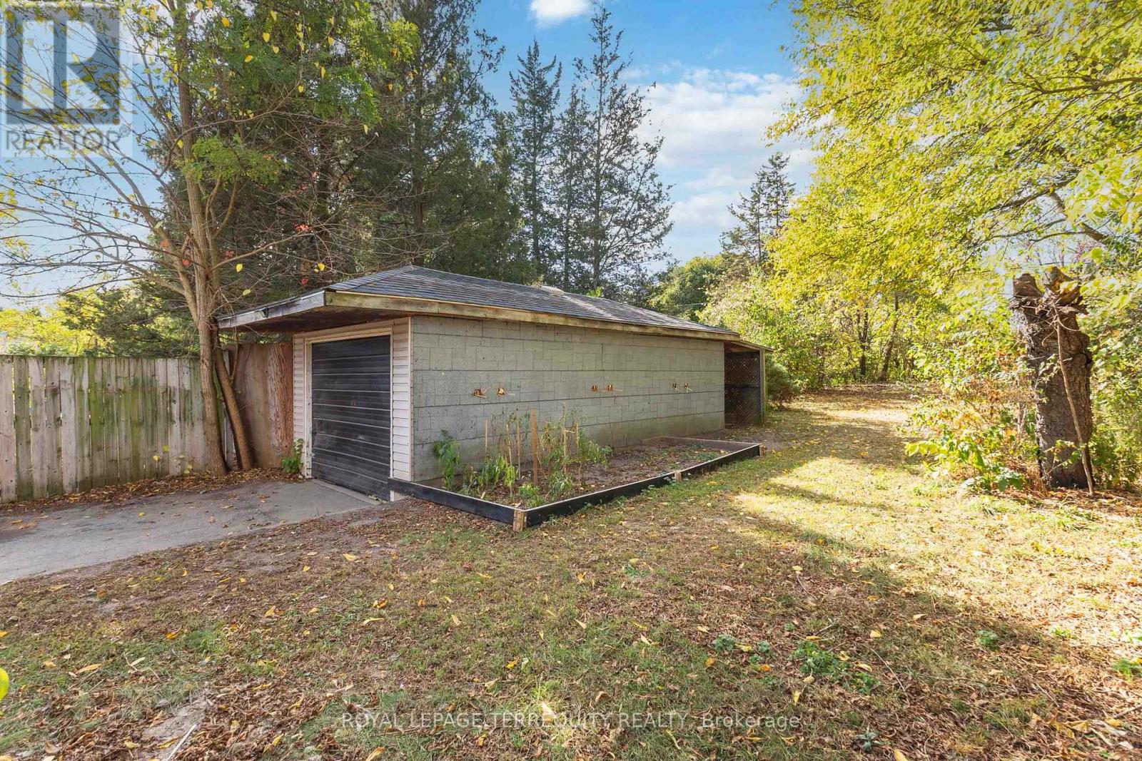 183 Emerson Avenue, London South, Ontario  N5Z 3L5 - Photo 31 - X12589416