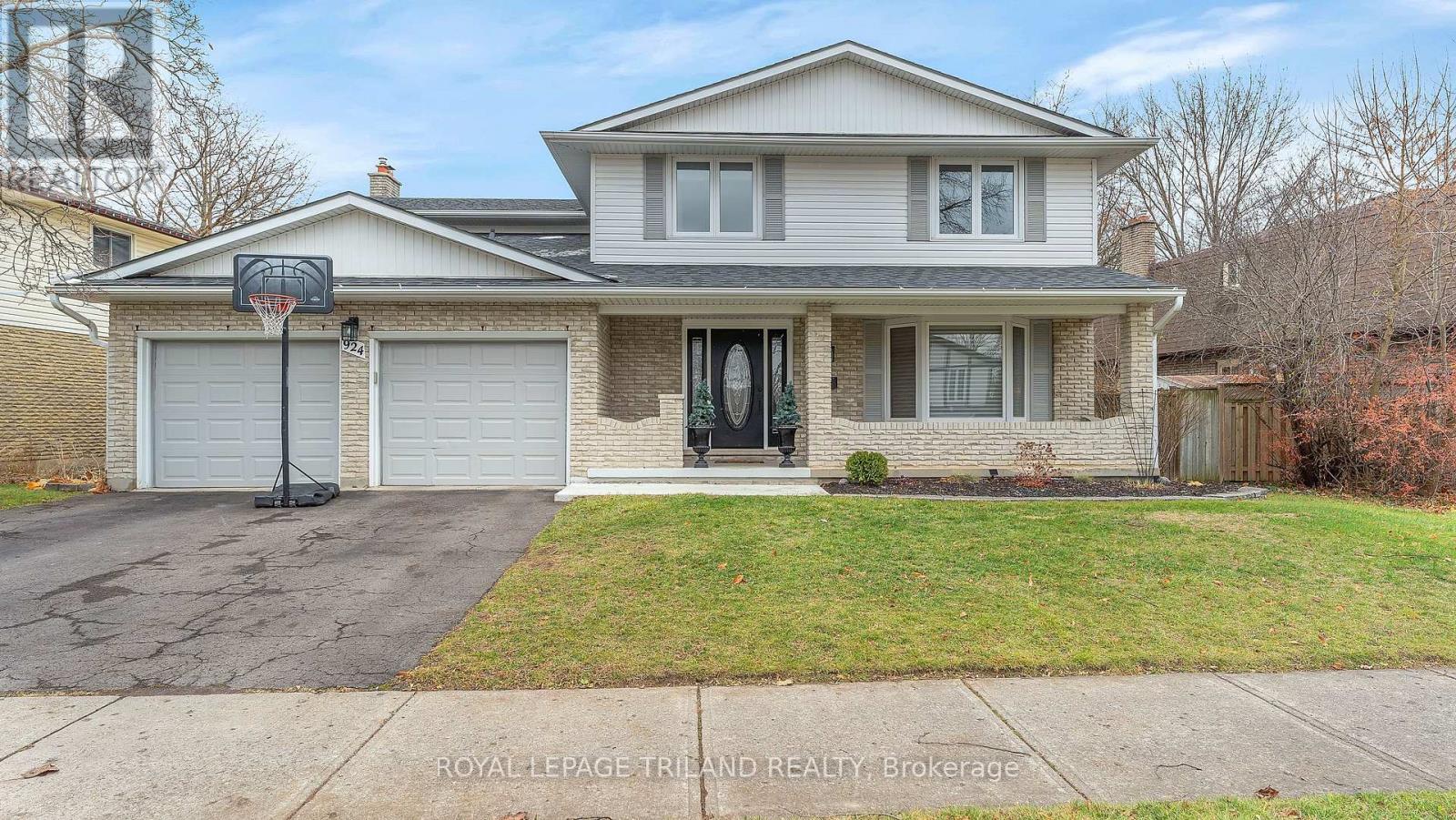 924 Farnham Road, London South, Ontario  N6K 1S1 - Photo 1 - X12589784