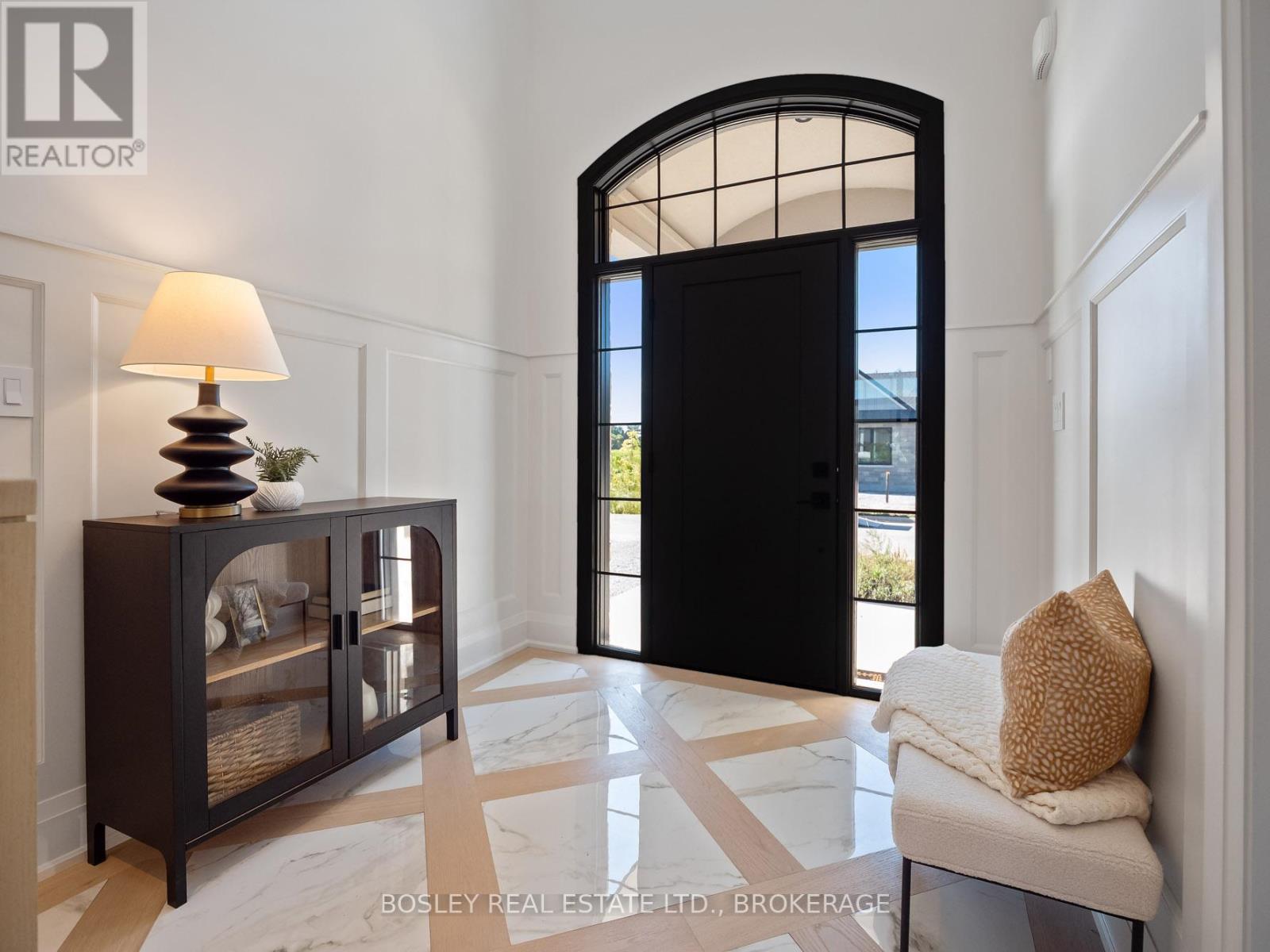 9 Oakley Drive, Niagara-On-The-Lake, Ontario  L0S 1J0 - Photo 2 - X12462862