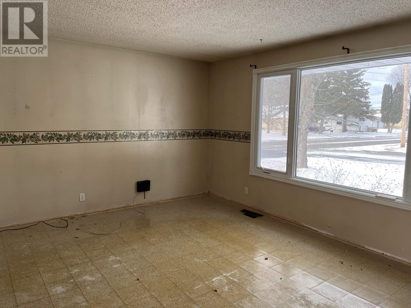 725 Second St W, Fort Frances, Ontario  P9A 2Z9 - Photo 5 - TB253585