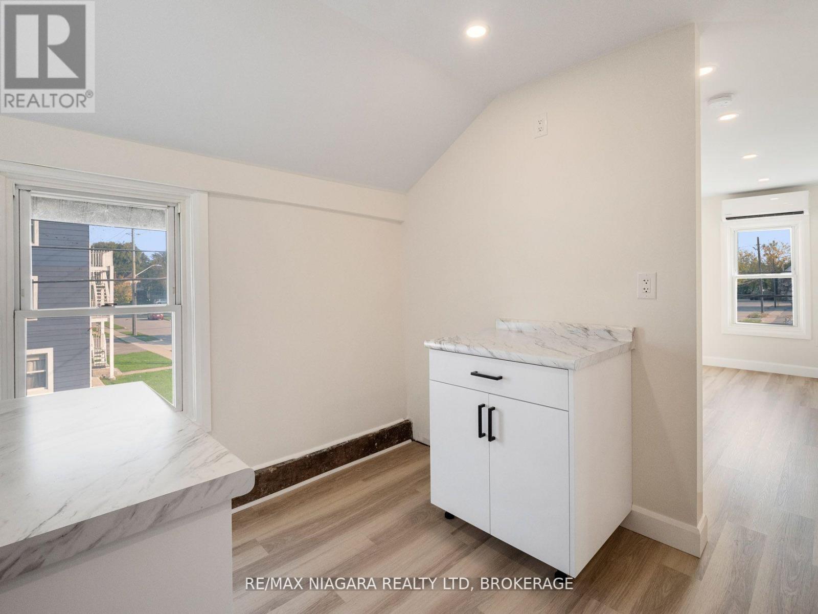 Unit #2 - 132 Waterloo Street, Fort Erie, Ontario  L2A 3K2 - Photo 5 - X12589770