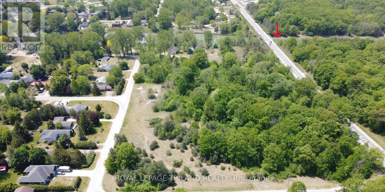 9909 Northville Crescent, Lambton Shores, Ontario  N0M 2N0 - Photo 32 - X12556264