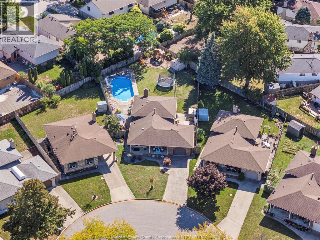 MLS# 25003447: 10628 HALSTEAD CRESCENT, Windsor, Canada