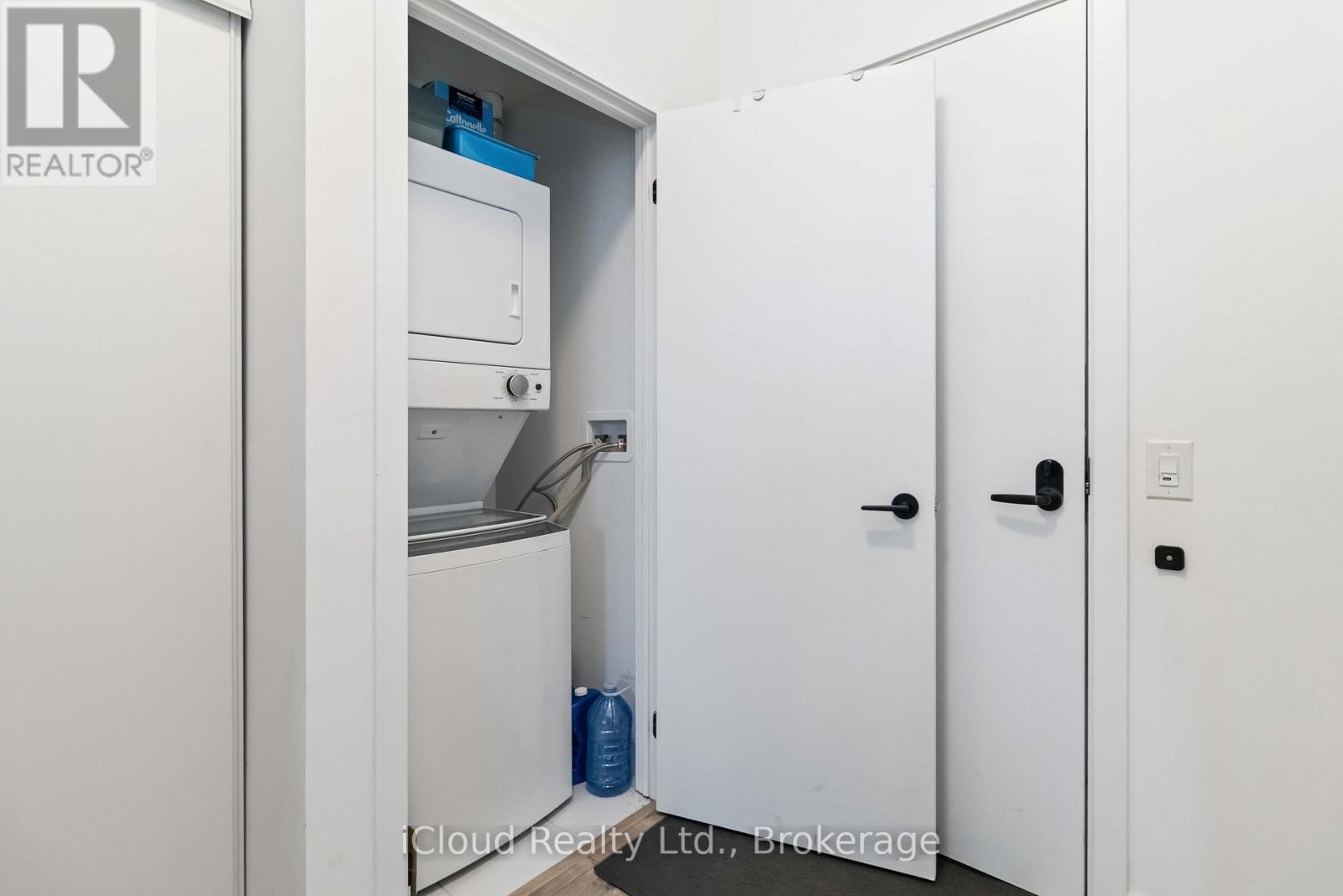 501 - 220 Missinnihe Way, Mississauga, Ontario  L5H 0A9 - Photo 8 - W12514184