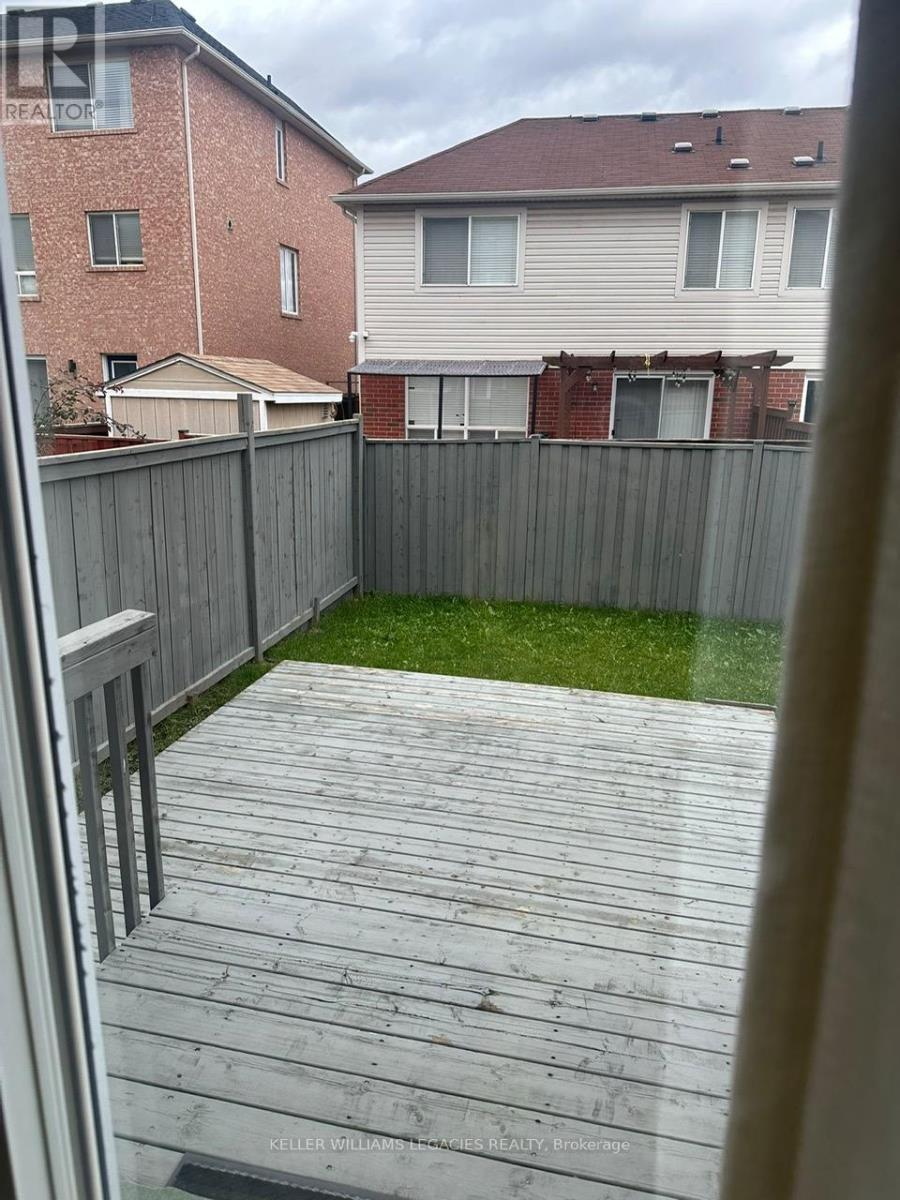 80 Evanwood Crescent, Brampton, Ontario  L6X 0P7 - Photo 9 - W12531304