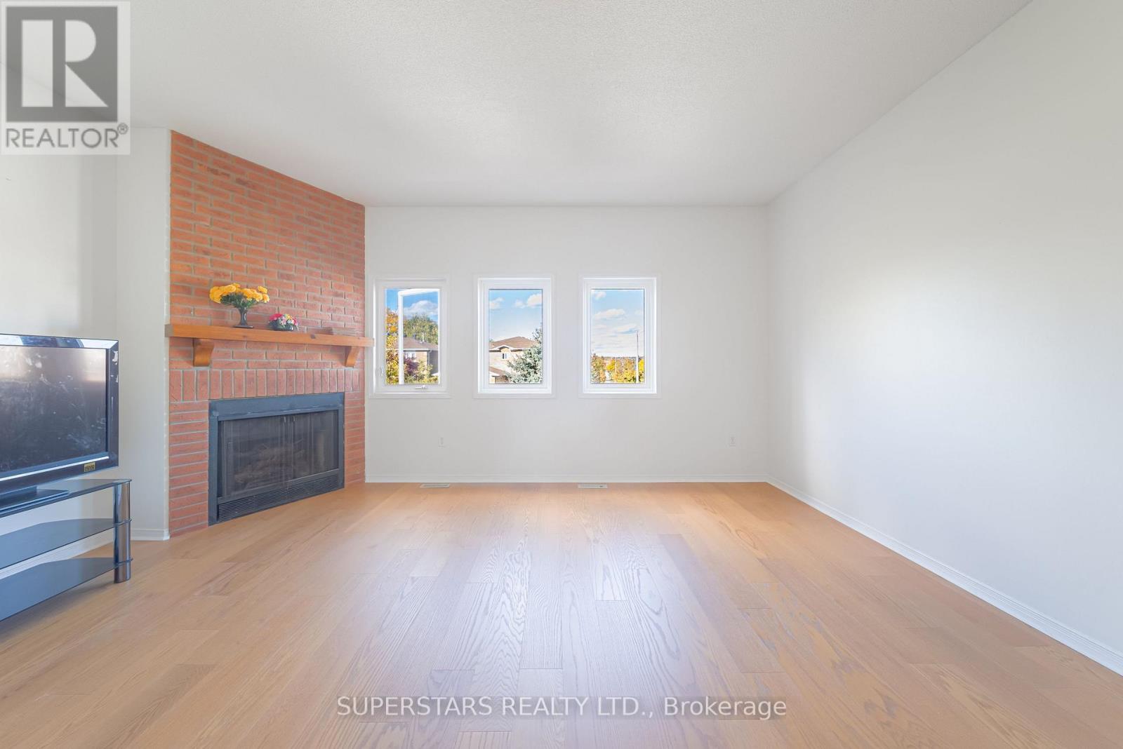 19 Justus Drive, Richmond Hill, Ontario  L4C 9Z4 - Photo 4 - N12589748