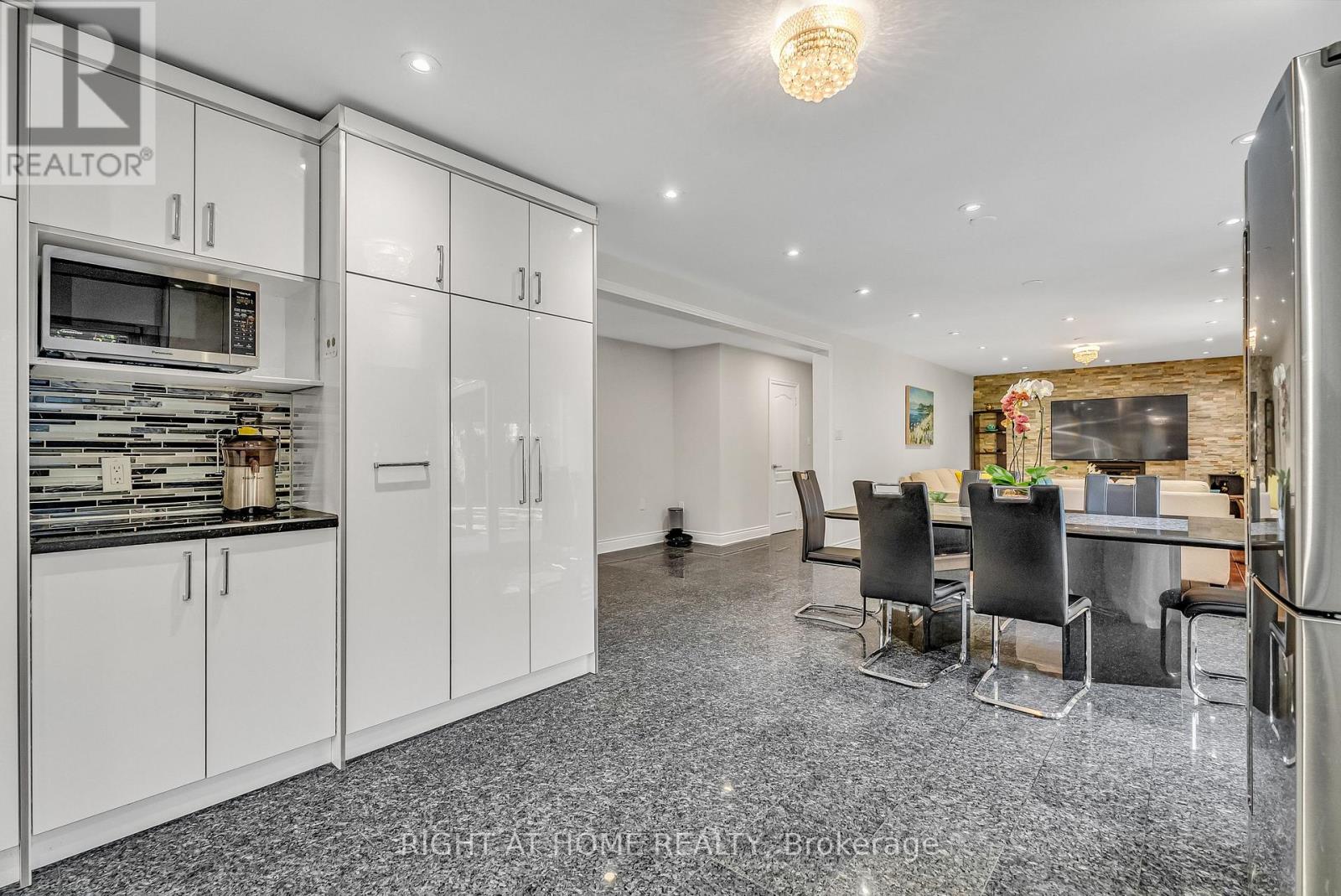 373 Firglen Ridge W, Vaughan, Ontario  L4L 1N6 - Photo 10 - N12589830