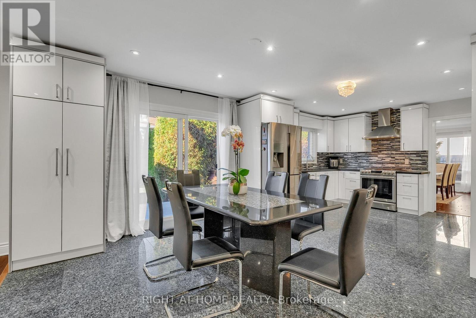 373 Firglen Ridge W, Vaughan, Ontario  L4L 1N6 - Photo 12 - N12589830