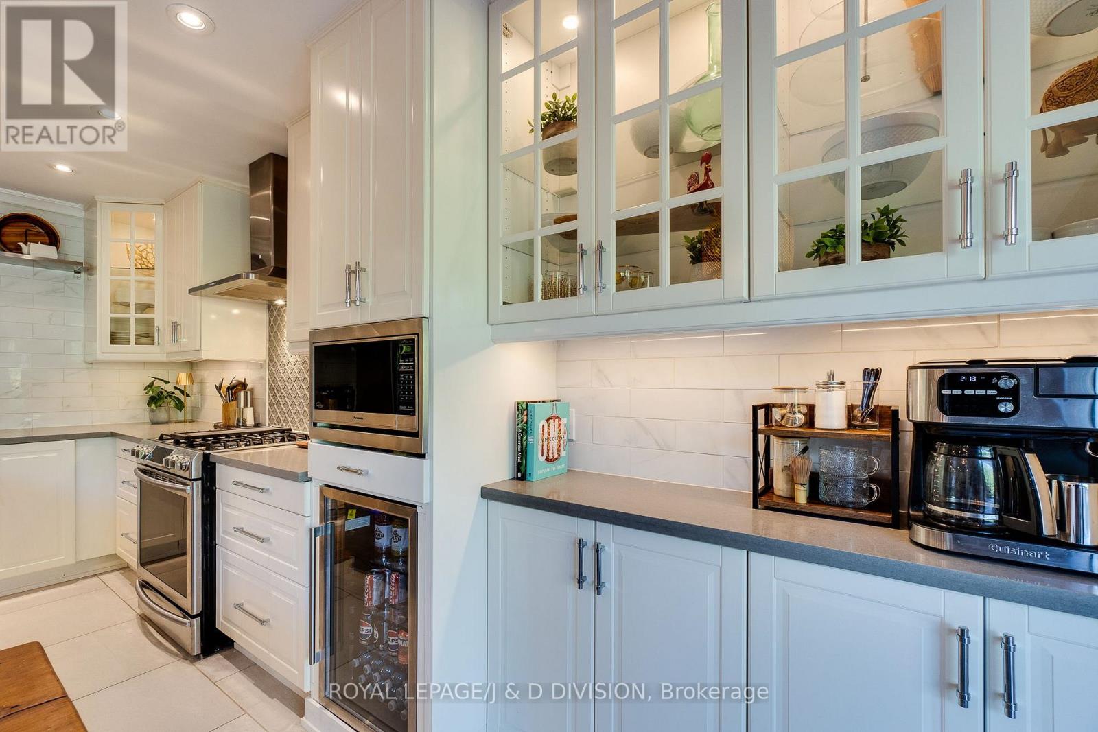 2448 Capilano Crescent, Oakville, Ontario  L6H 6L3 - Photo 10 - W12490230