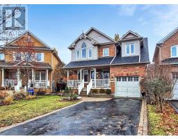 21 WATKINS GLEN CRESCENT, Aurora, Ontario