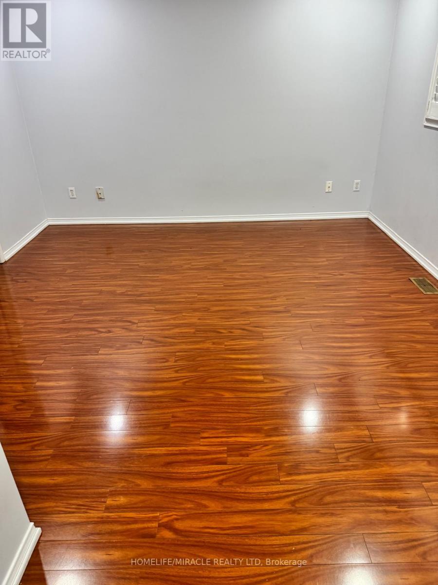 Main - 35 Applegrove Court, Brampton, Ontario  L6R 2Y8 - Photo 9 - W12549456