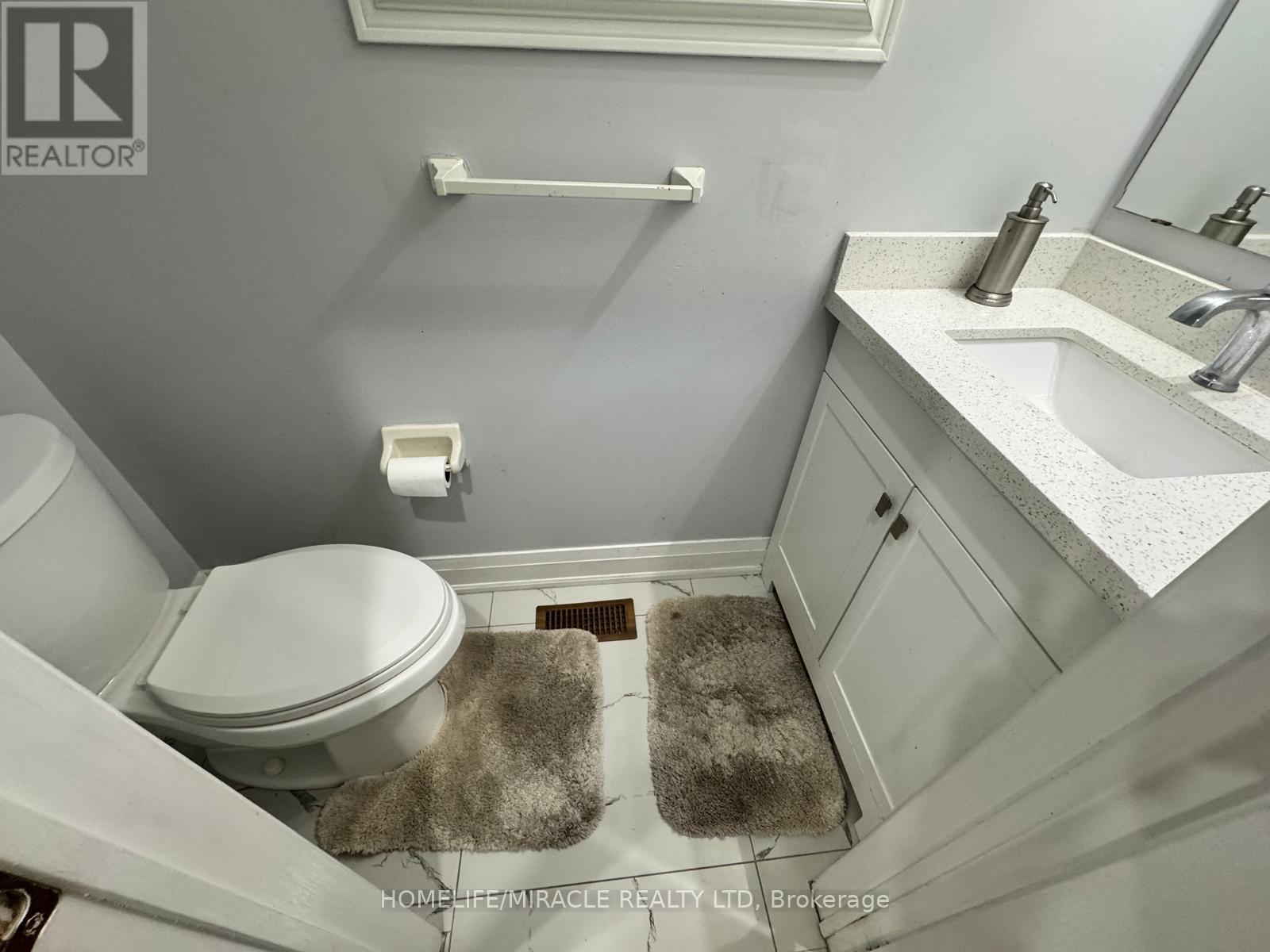 Main - 35 Applegrove Court, Brampton, Ontario  L6R 2Y8 - Photo 3 - W12549456