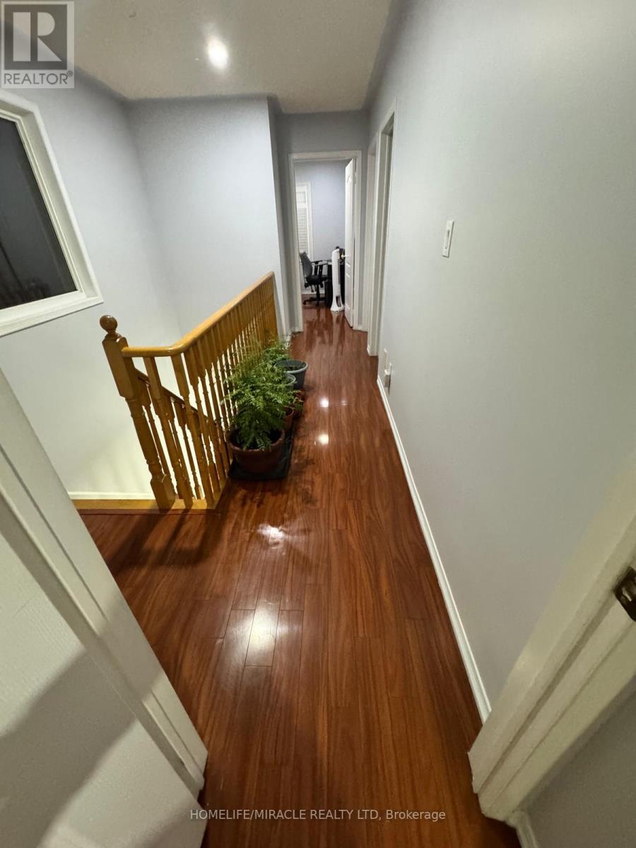 Main - 35 Applegrove Court, Brampton, Ontario  L6R 2Y8 - Photo 8 - W12549456