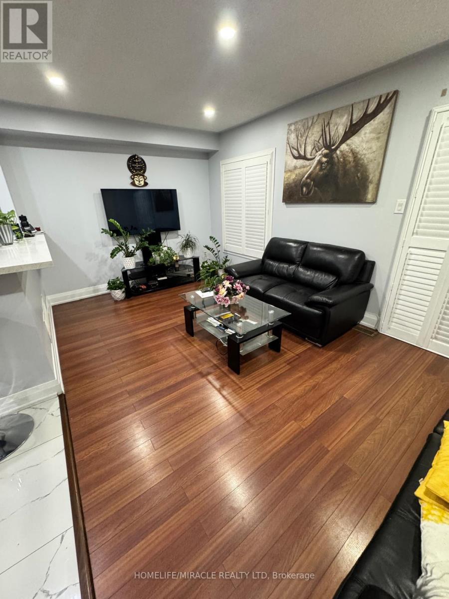 Main - 35 Applegrove Court, Brampton, Ontario  L6R 2Y8 - Photo 6 - W12549456