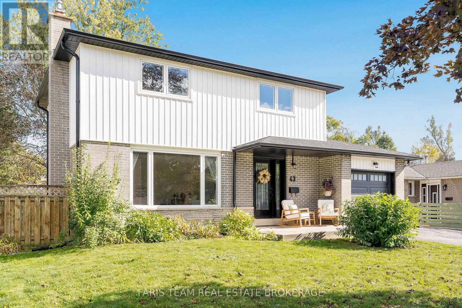 43 JEFFREY STREET, Barrie, Ontario