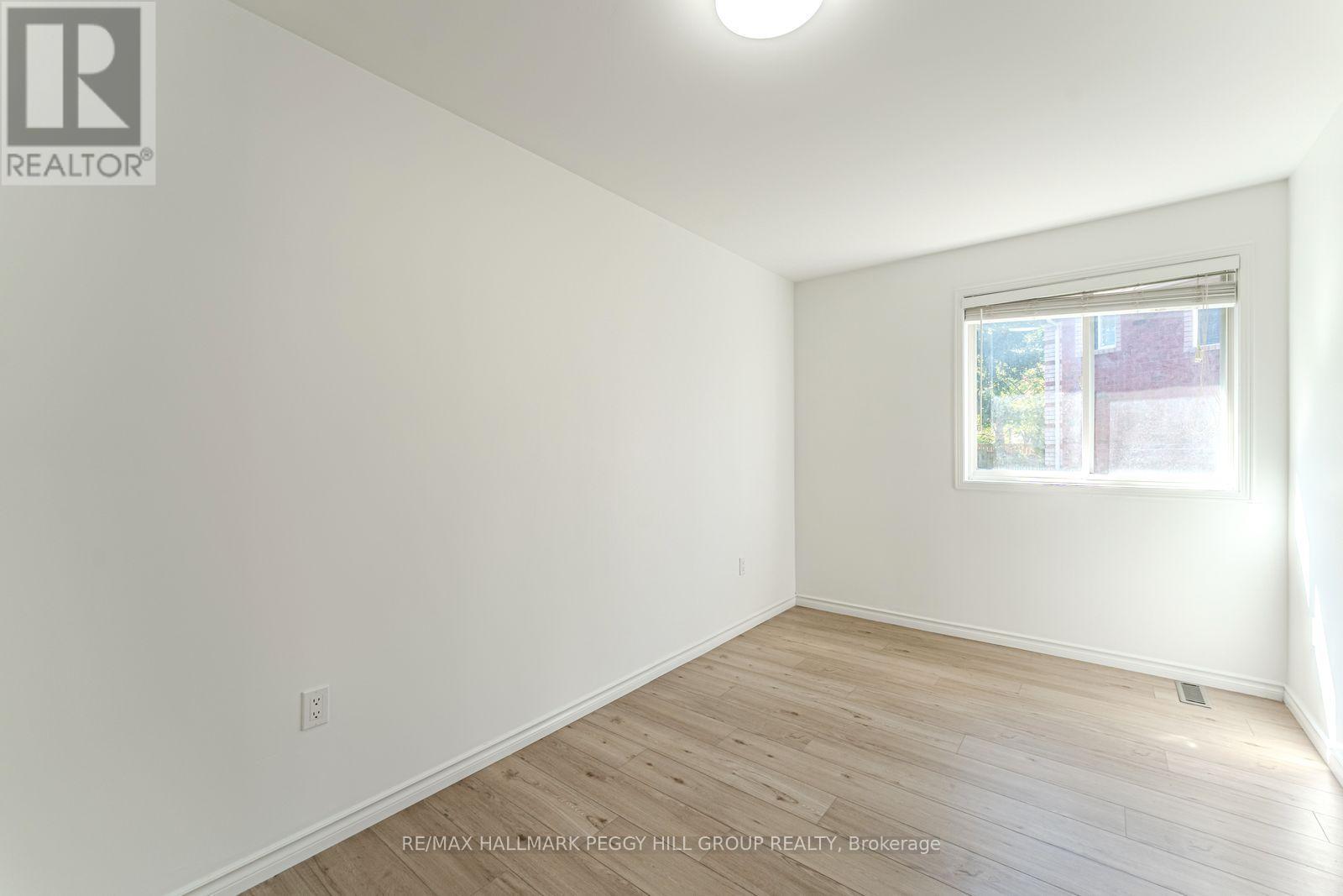 Upper - 9 Kestrel Court, Barrie, Ontario  L4M 6P6 - Photo 9 - S12589742