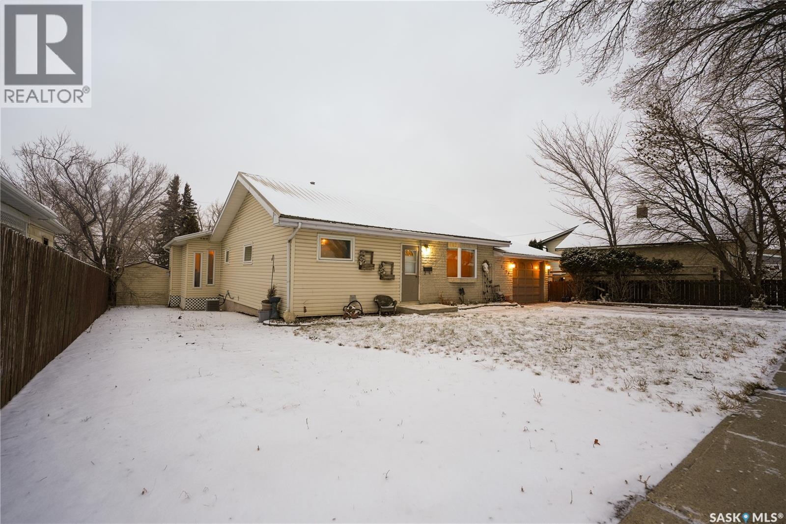 1126 Iroquois Street W, Moose Jaw, Saskatchewan  S6H 5B9 - Photo 4 - SK024808