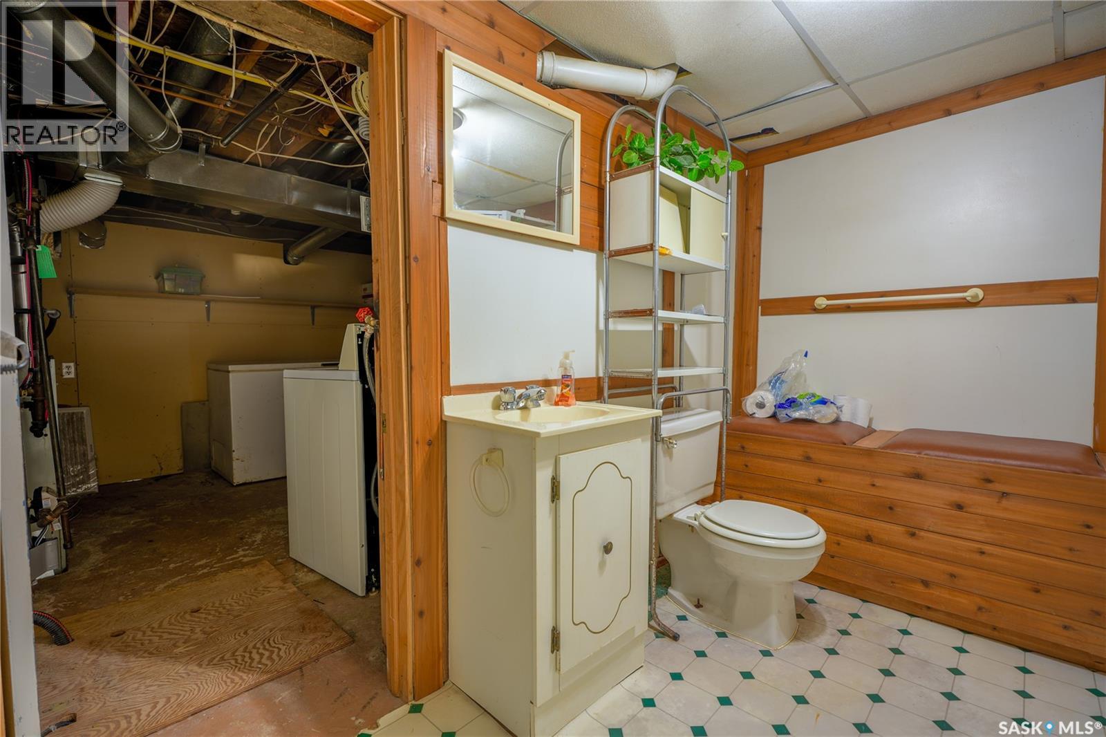 1126 Iroquois Street W, Moose Jaw, Saskatchewan  S6H 5B9 - Photo 42 - SK024808