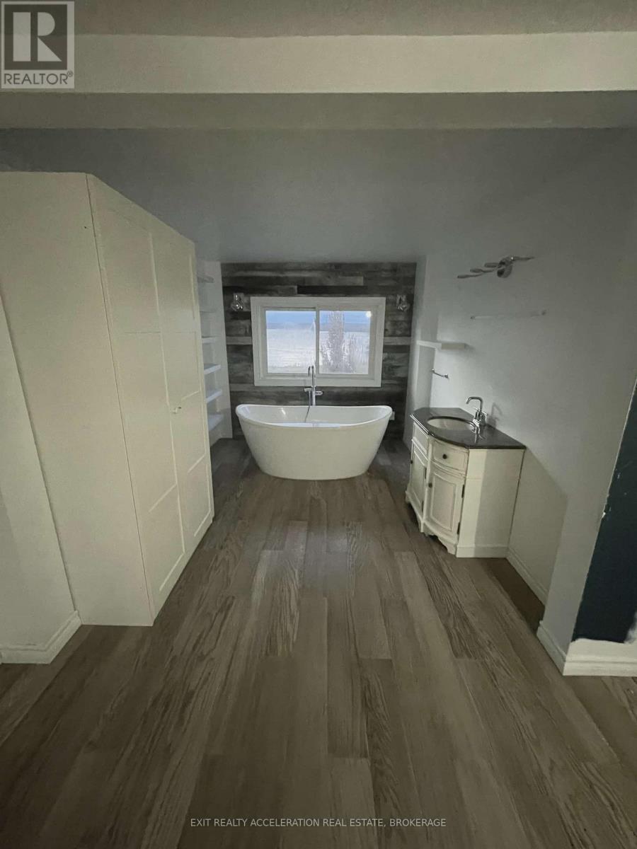 38 Main Street, Deseronto, Ontario  K0K 1X0 - Photo 7 - X12551554