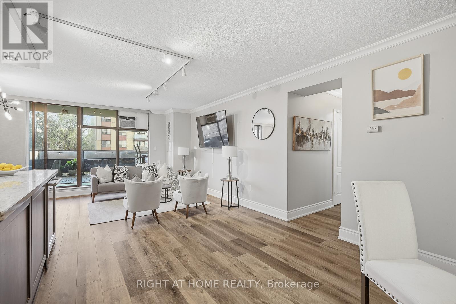 206 - 135 Marlee Avenue, Toronto, Ontario  M6B 4C6 - Photo 5 - W12589660