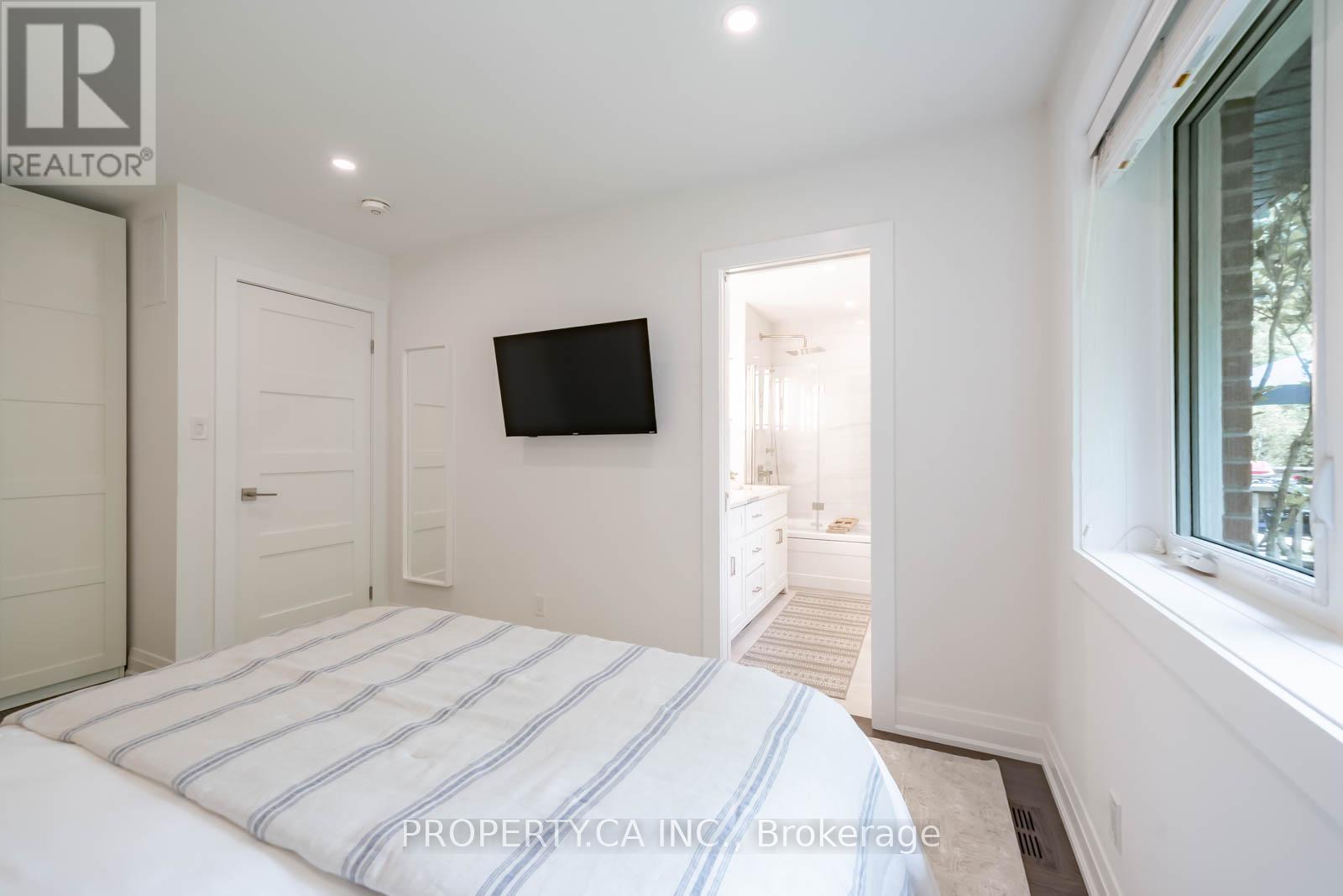 1533 Rometown Drive, Mississauga, Ontario  L5E 2T8 - Photo 15 - W12589692