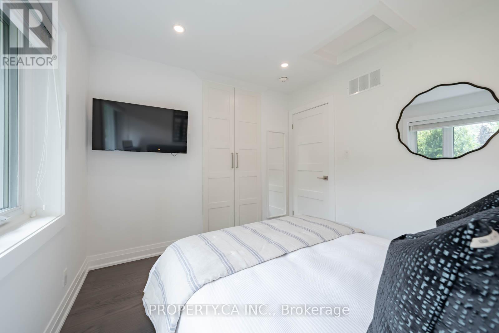 1533 Rometown Drive, Mississauga, Ontario  L5E 2T8 - Photo 19 - W12589692