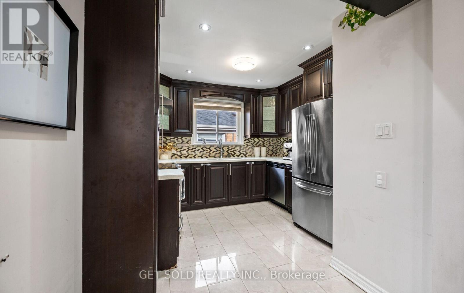 19 Ixworth Road, Toronto, Ontario  M9W 4R7 - Photo 11 - W12589698