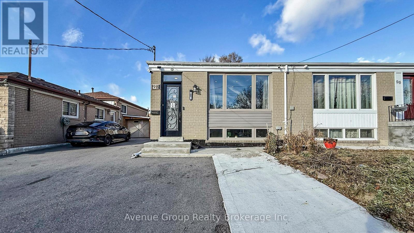 98 TOPCLIFF AVENUE, Toronto, Ontario
