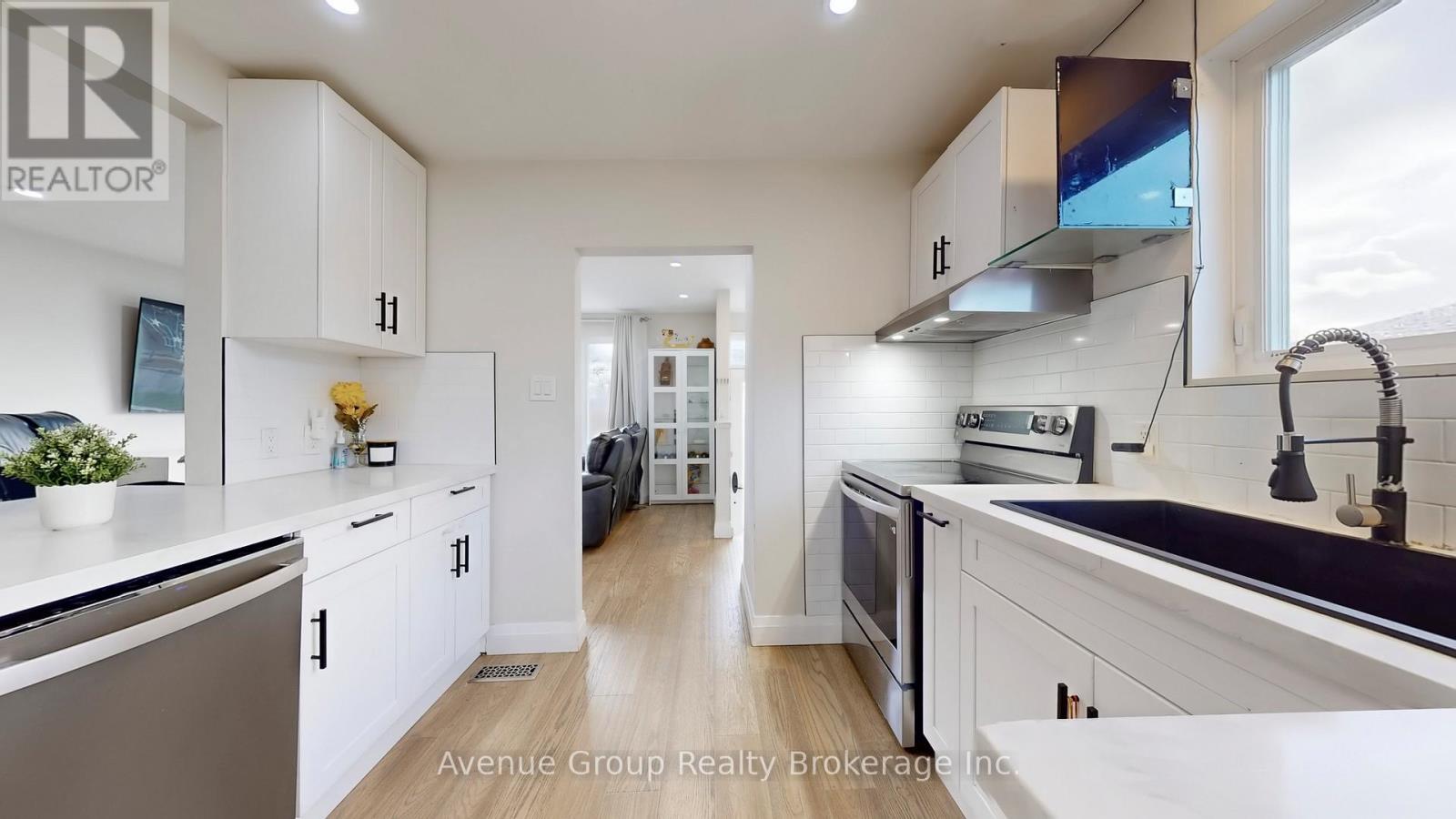 98 Topcliff Avenue, Toronto, Ontario  M3N 1L8 - Photo 12 - W12589736