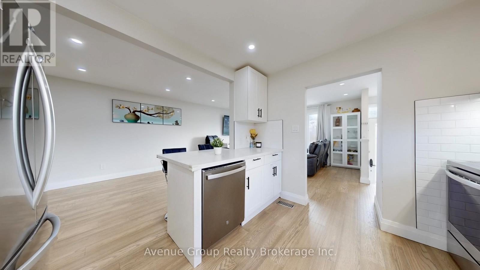 98 Topcliff Avenue, Toronto, Ontario  M3N 1L8 - Photo 13 - W12589736