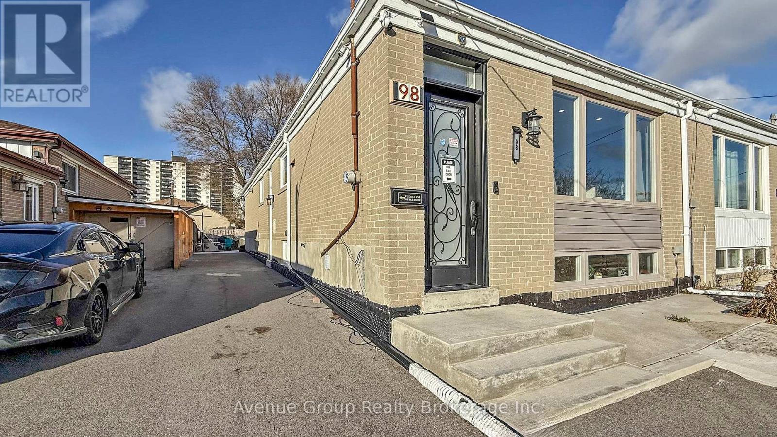 98 Topcliff Avenue, Toronto, Ontario  M3N 1L8 - Photo 2 - W12589736