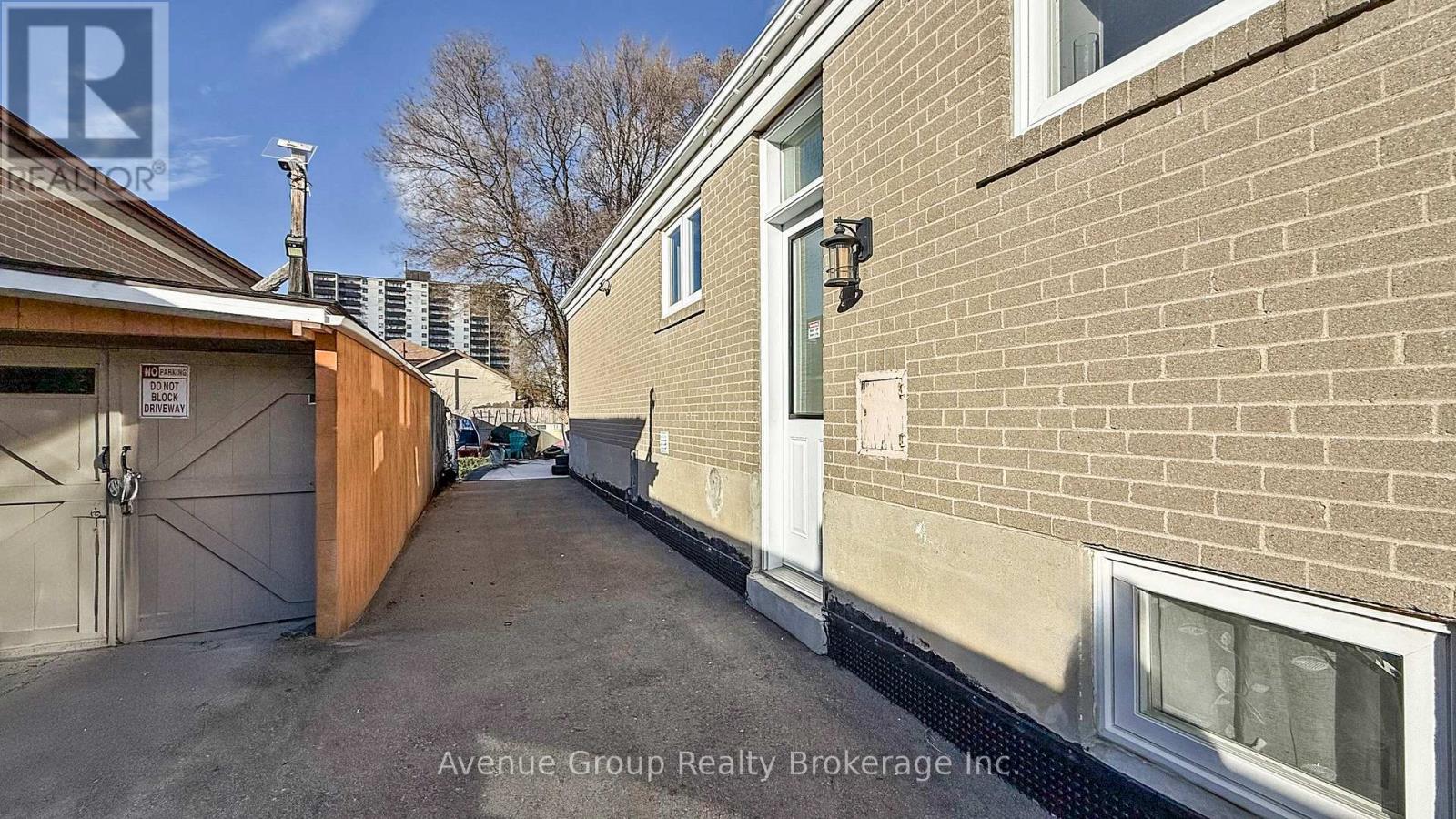 98 Topcliff Avenue, Toronto, Ontario  M3N 1L8 - Photo 37 - W12589736