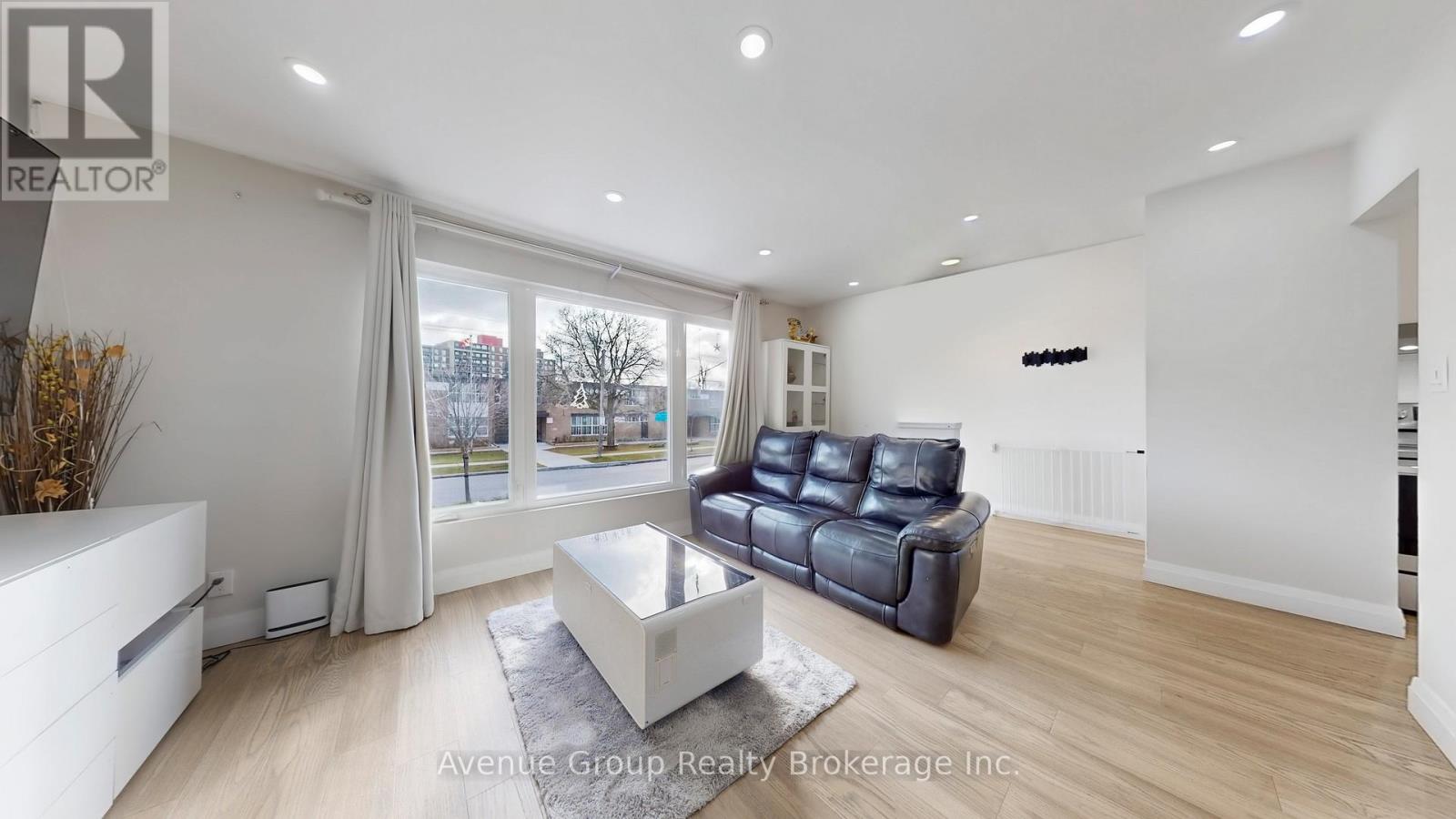 98 Topcliff Avenue, Toronto, Ontario  M3N 1L8 - Photo 4 - W12589736