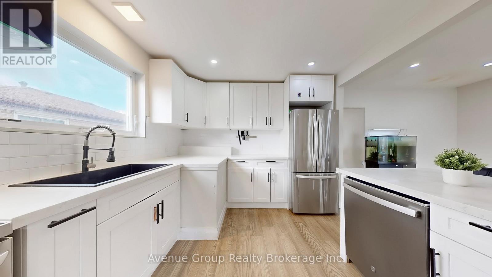 98 Topcliff Avenue, Toronto, Ontario  M3N 1L8 - Photo 9 - W12589736