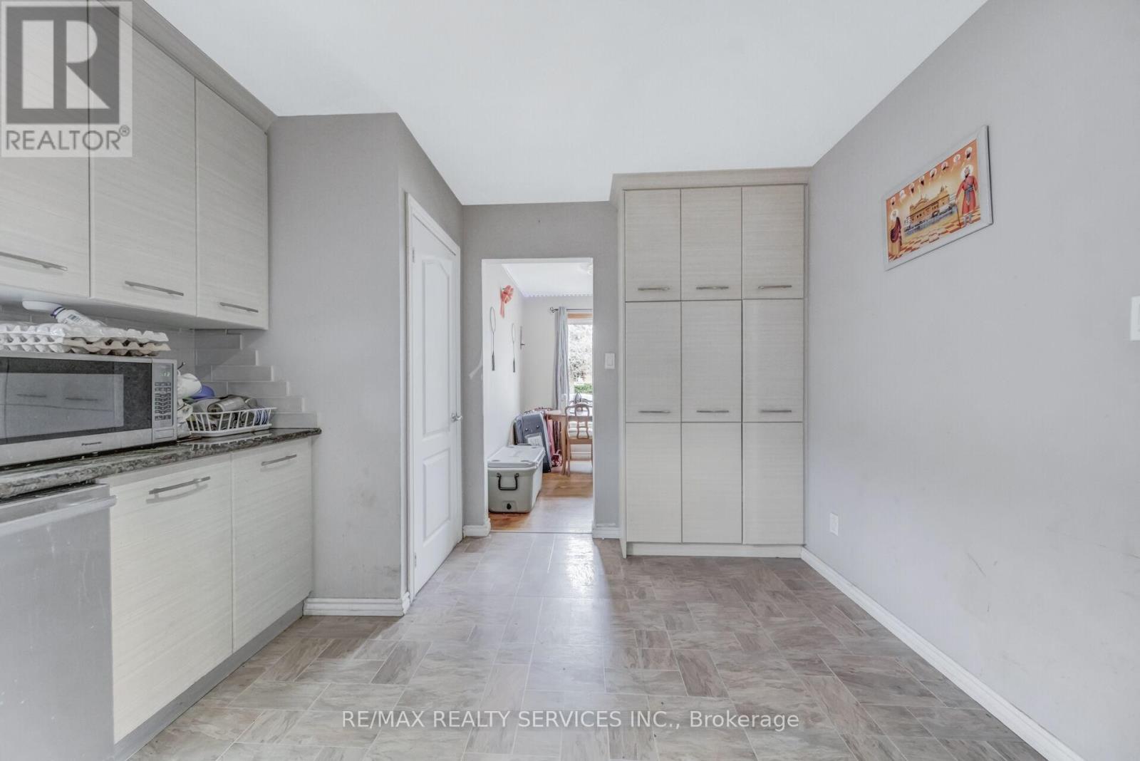 39 Flavian Crescent, Brampton (Southgate), Ontario  L6T 3P2 - Photo 18 - W12589758