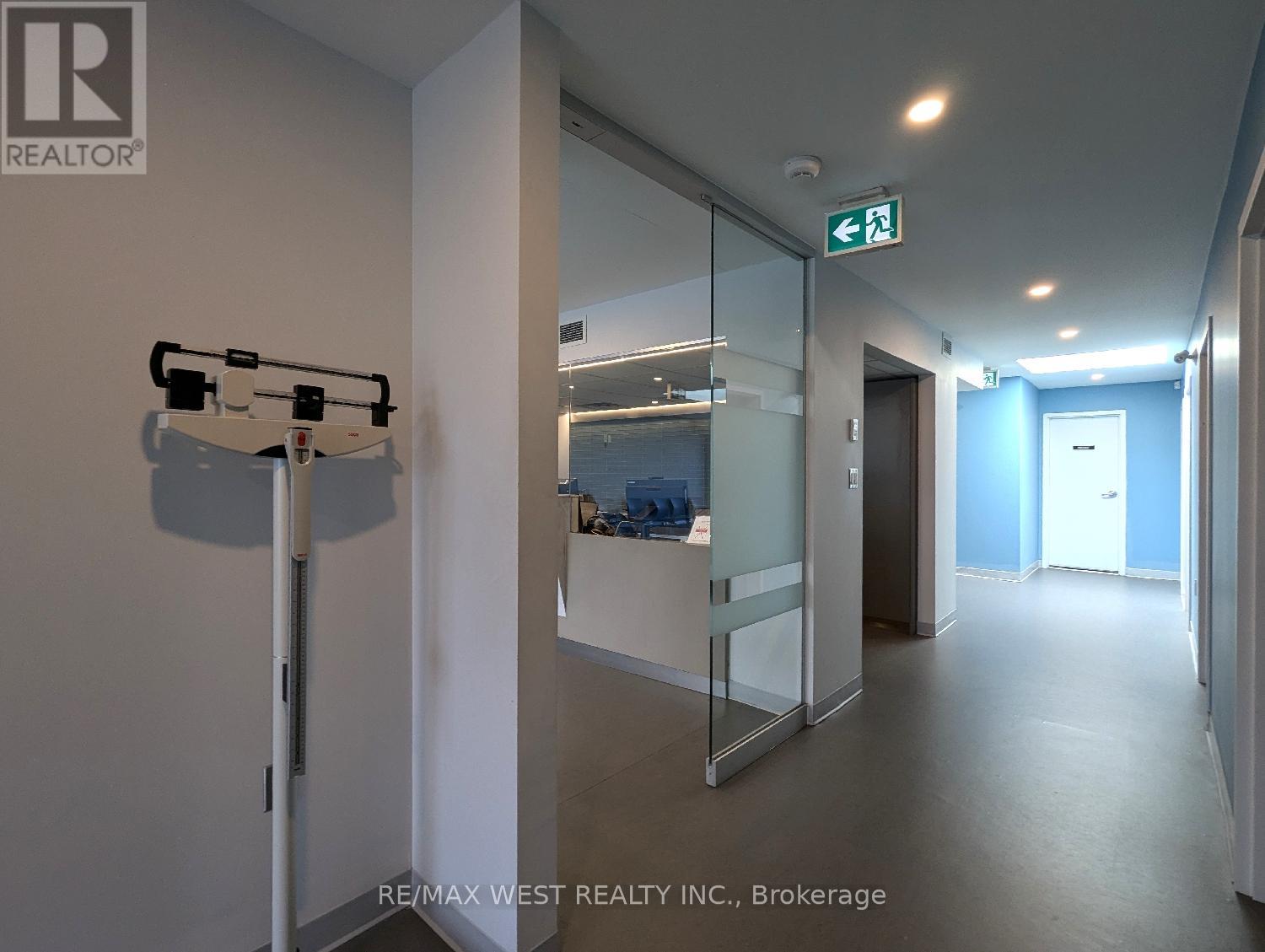 Suite 200 (4 & 5) - 2920 Dufferin Street, Toronto, Ontario  M6B 3S8 - Photo 10 - W12589794