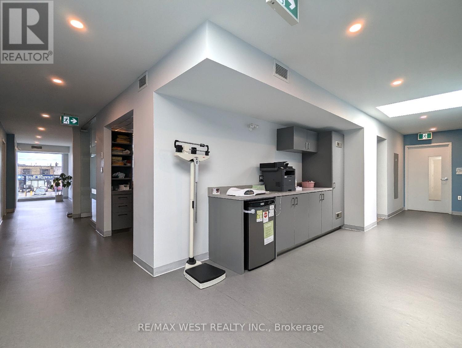 Suite 200 (4 & 5) - 2920 Dufferin Street, Toronto, Ontario  M6B 3S8 - Photo 12 - W12589794