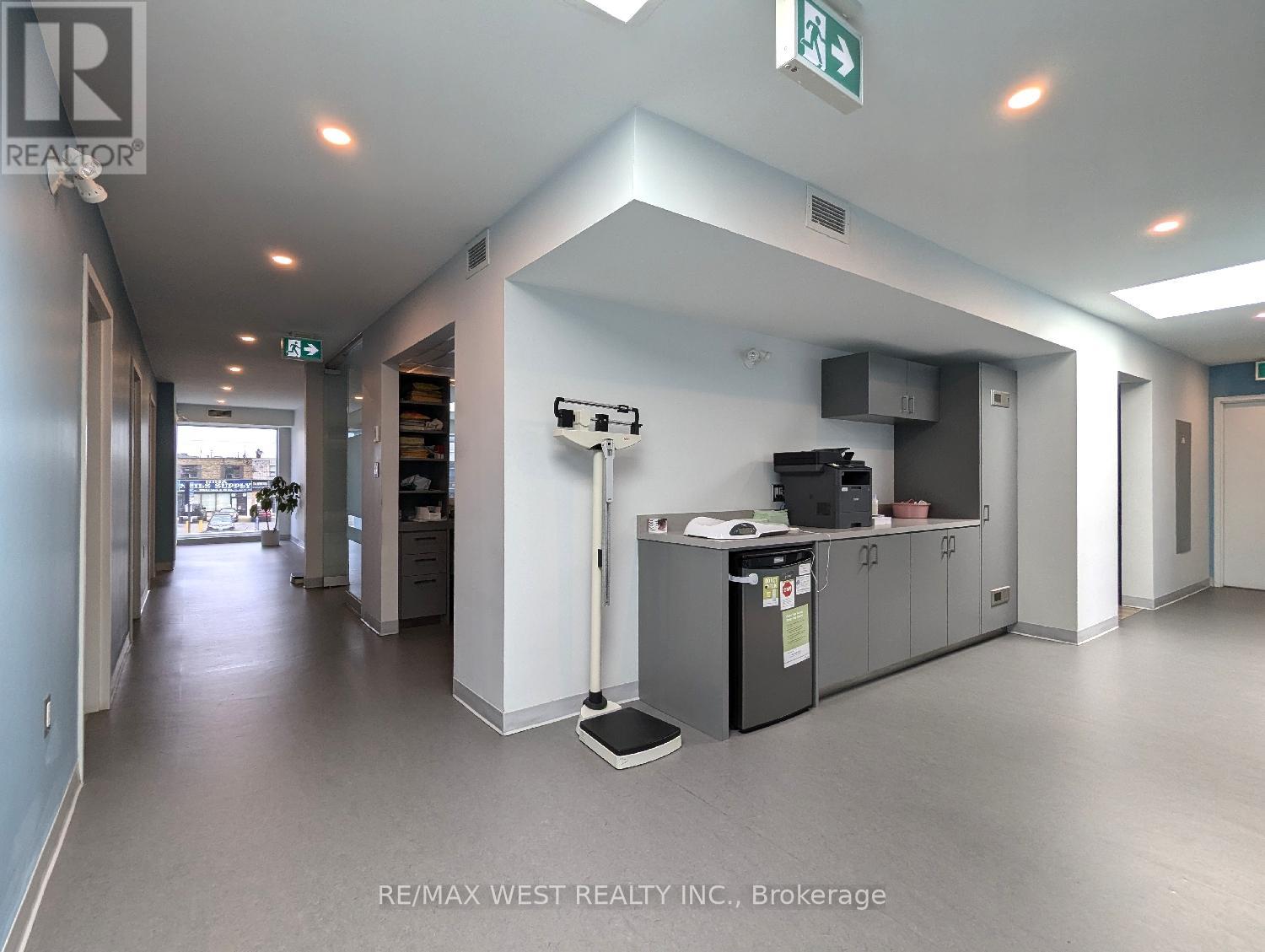 Suite 200 (4 & 5) - 2920 Dufferin Street, Toronto, Ontario  M6B 3S8 - Photo 13 - W12589794