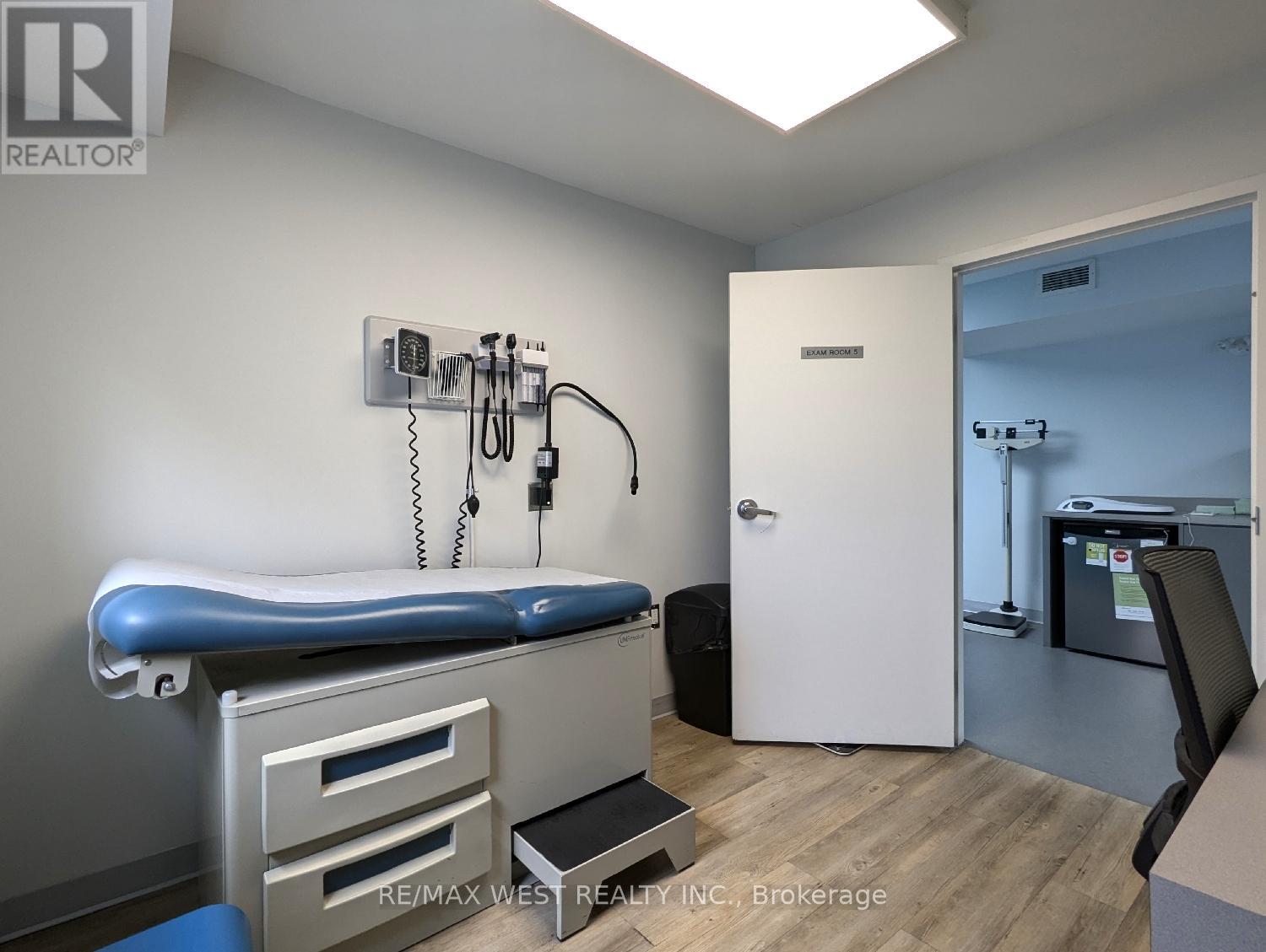 Suite 200 (4 & 5) - 2920 Dufferin Street, Toronto, Ontario  M6B 3S8 - Photo 15 - W12589794