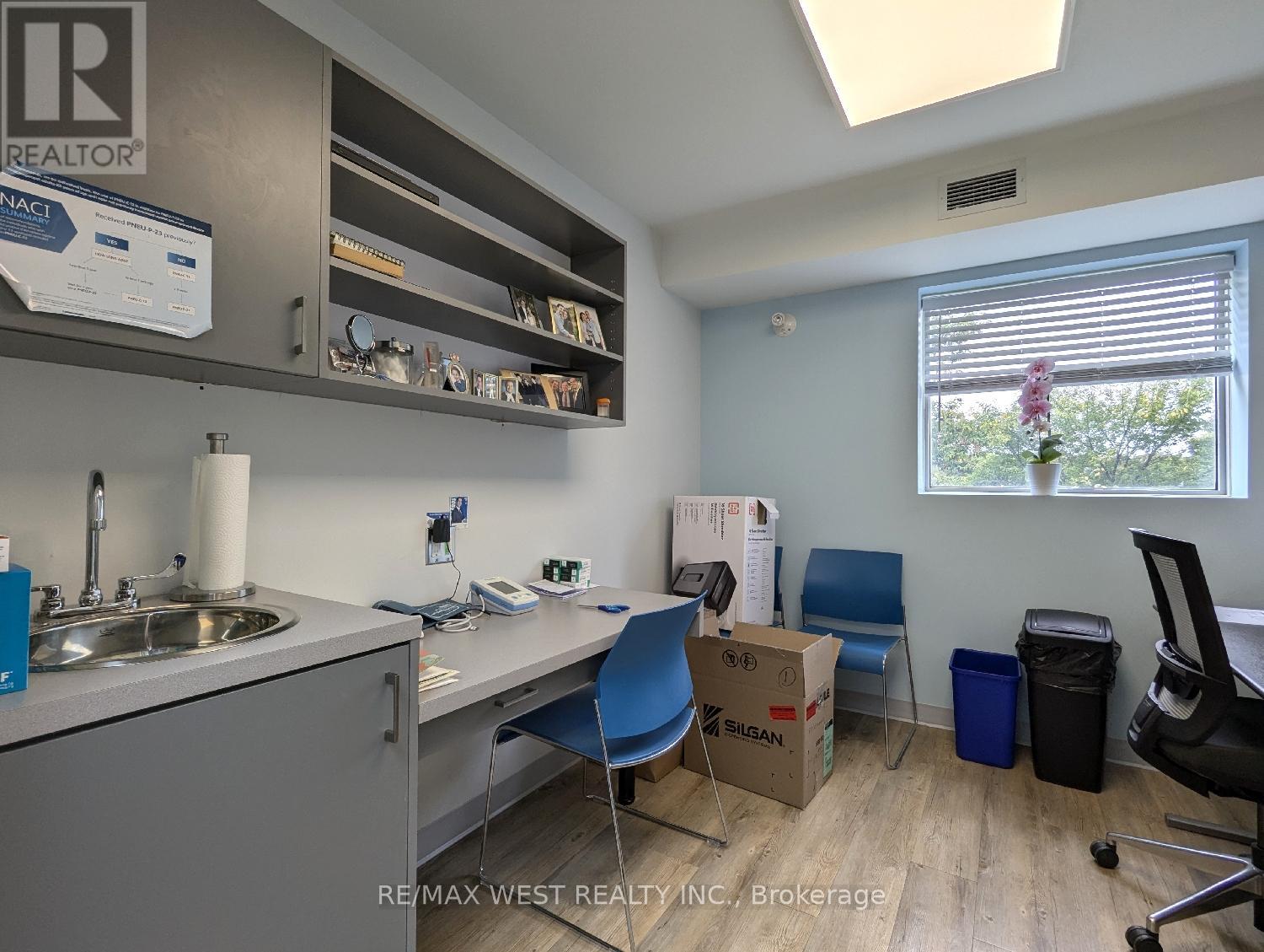 Suite 200 (4 & 5) - 2920 Dufferin Street, Toronto, Ontario  M6B 3S8 - Photo 17 - W12589794