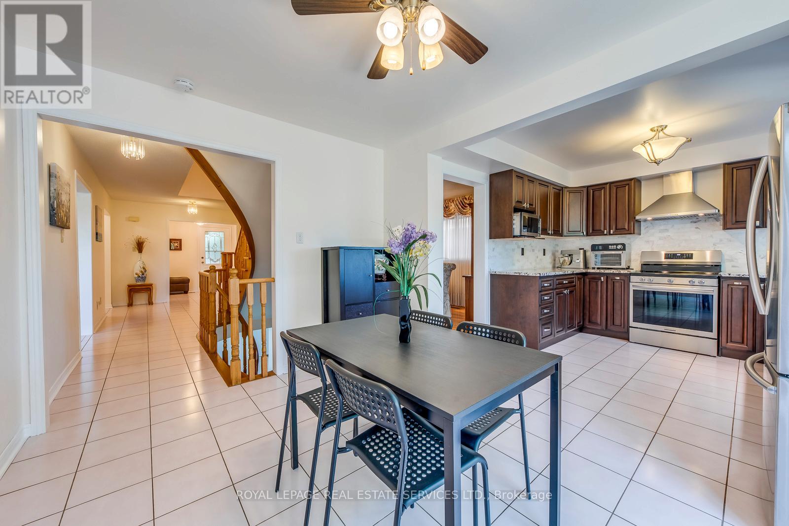 4370 Goldenrod Crescent, Mississauga, Ontario  L5V 1E3 - Photo 13 - W12589800