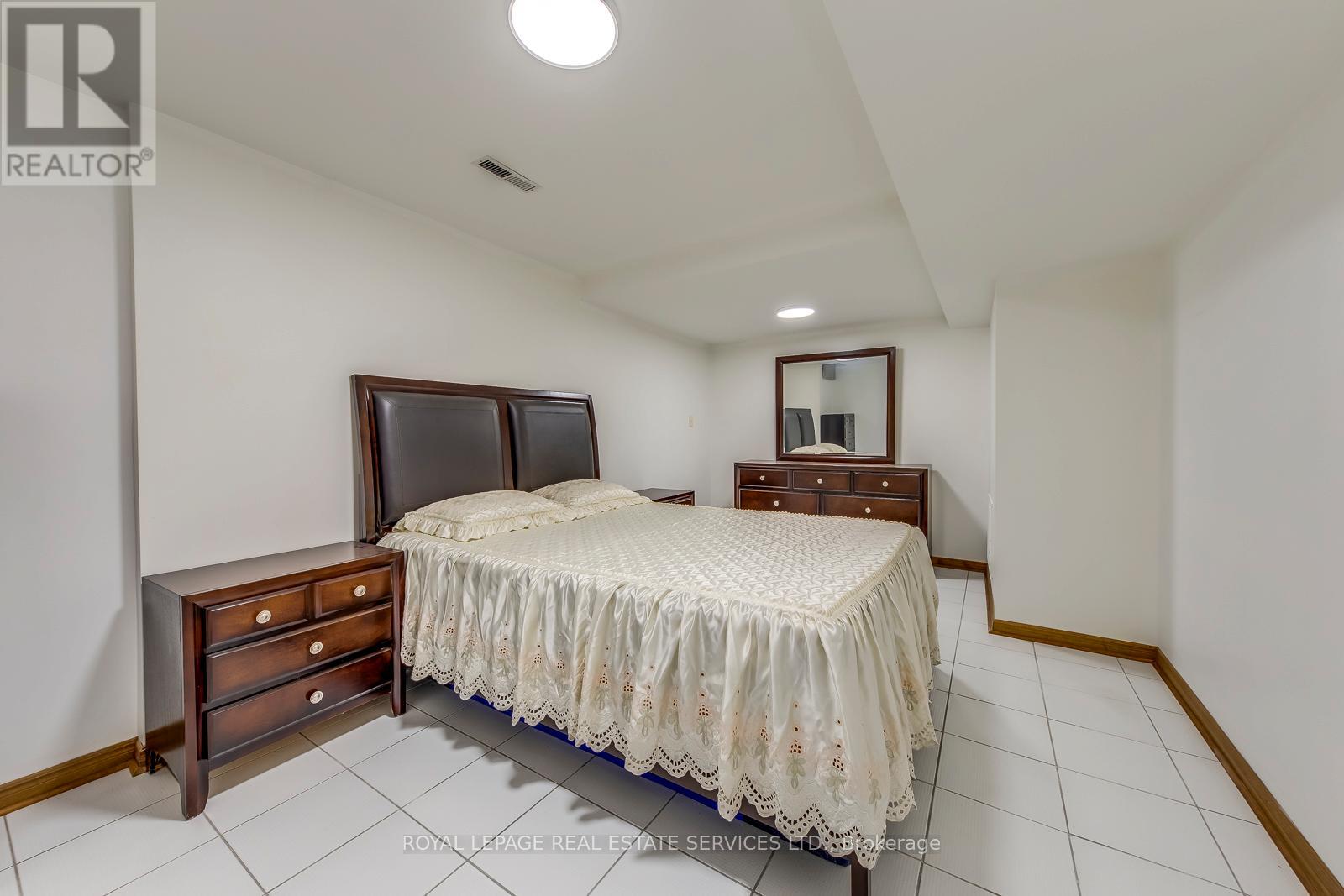 4370 Goldenrod Crescent, Mississauga, Ontario  L5V 1E3 - Photo 31 - W12589800