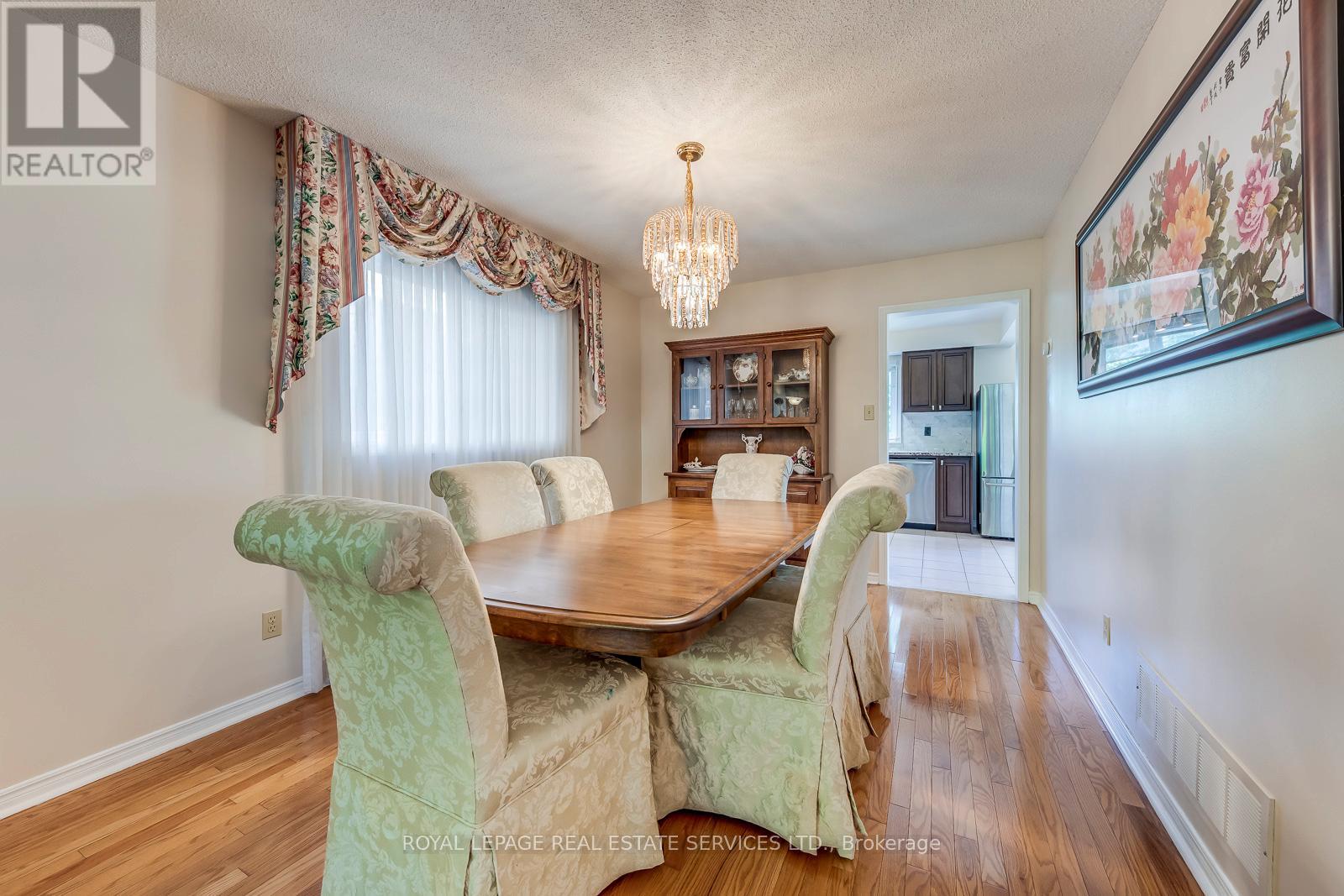 4370 Goldenrod Crescent, Mississauga, Ontario  L5V 1E3 - Photo 7 - W12589800