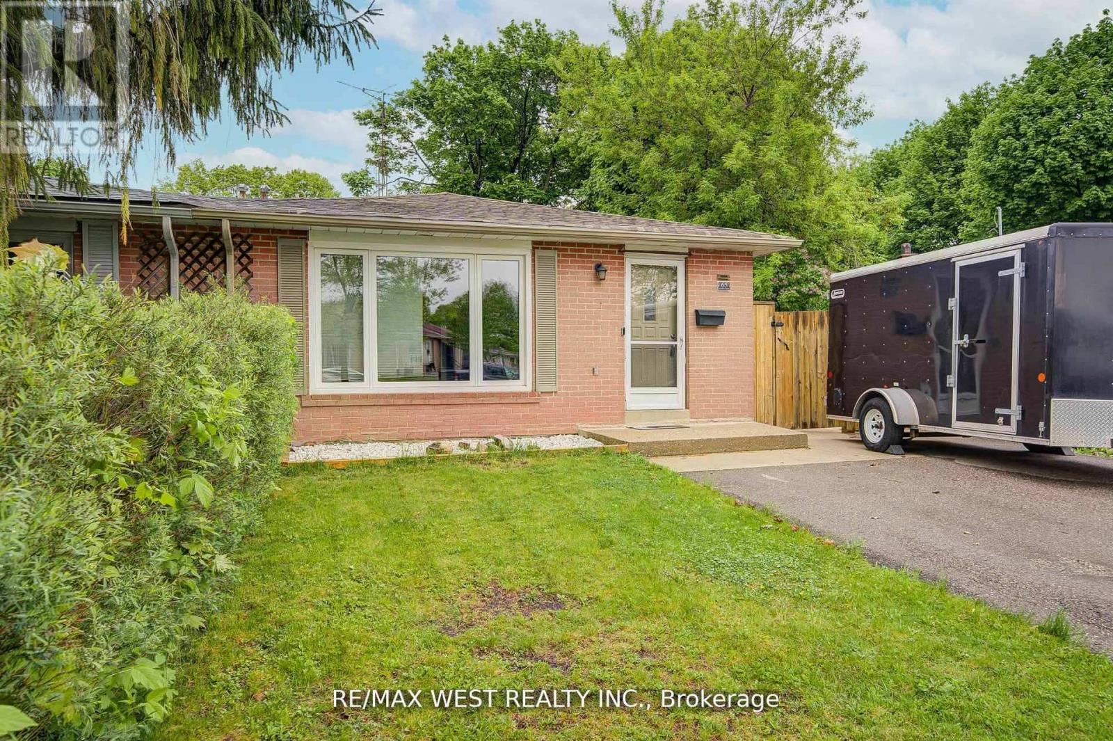 65 Belmont Drive, Brampton, Ontario  L6T 2K5 - Photo 3 - W12589802