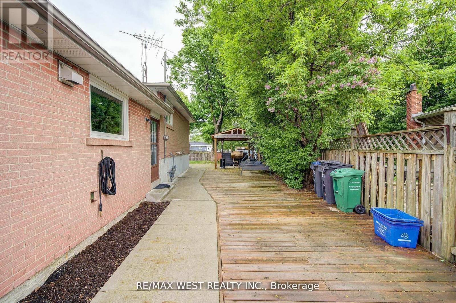 65 Belmont Drive, Brampton, Ontario  L6T 2K5 - Photo 47 - W12589802