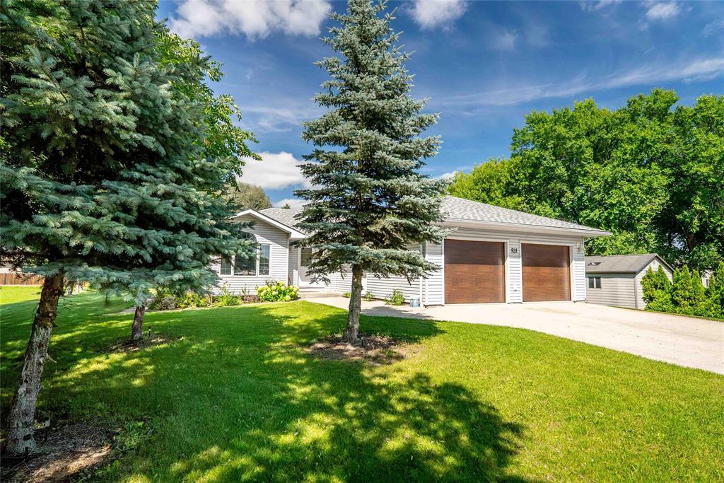 931 Main Street, Steinbach, Manitoba  R5G 1Z9 - Photo 1 - 202529283