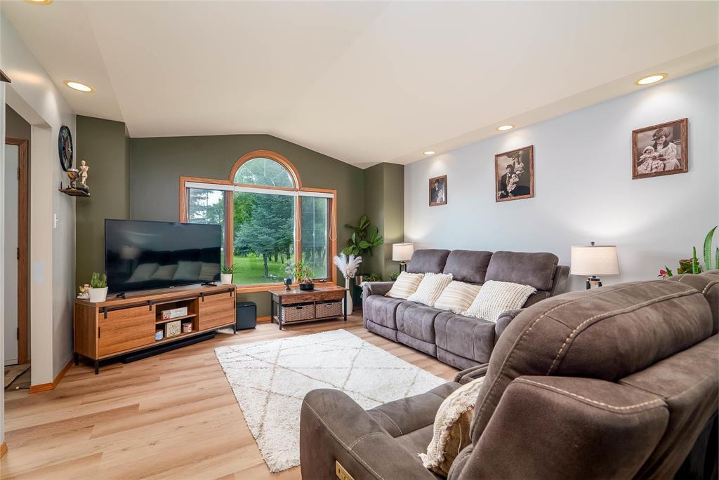 931 Main Street, Steinbach, Manitoba  R5G 1Z9 - Photo 8 - 202529283