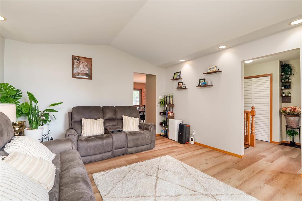 931 Main Street, Steinbach, Manitoba  R5G 1Z9 - Photo 9 - 202529283