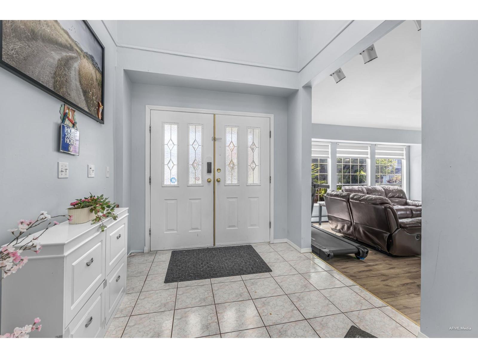 8727 142a Street, Surrey, British Columbia  V3W 4G4 - Photo 5 - R3070667