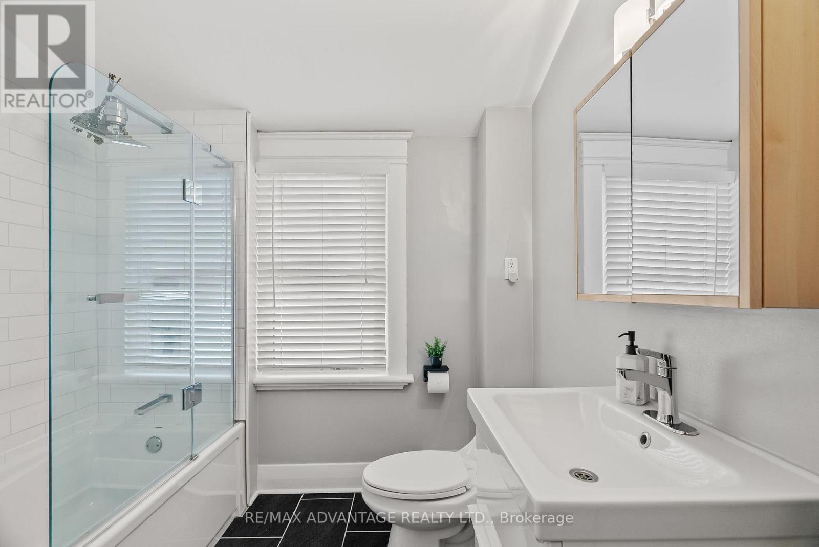 74 Emery Street E, London South, Ontario  N6C 2C8 - Photo 32 - X12590004